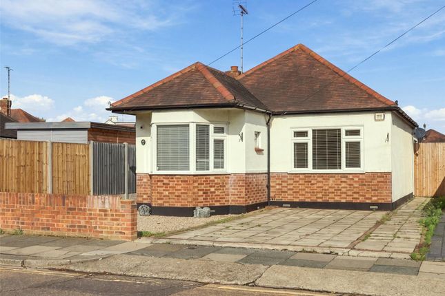 2-bed bungalow on Thornford Gardens, Essex, £375,000