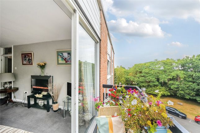 2-bed flat on 40, Mapledene, Chislehurst, £350,000