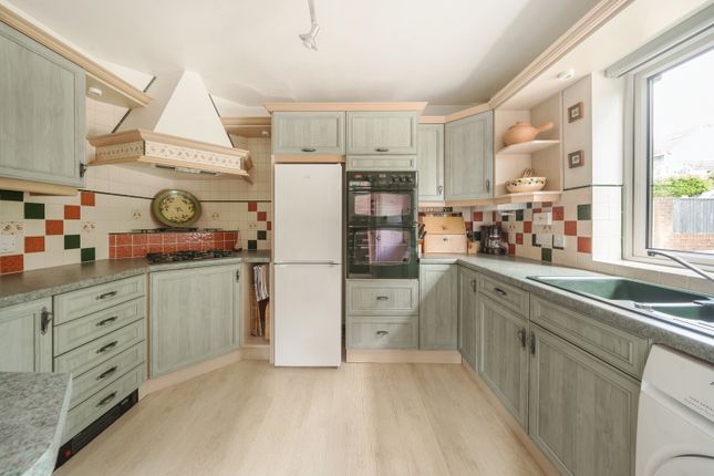 20, Oak Tree Road, Milford, Godalming photo 3