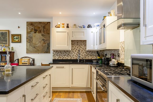 35, Field Lane, Teddington photo 4
