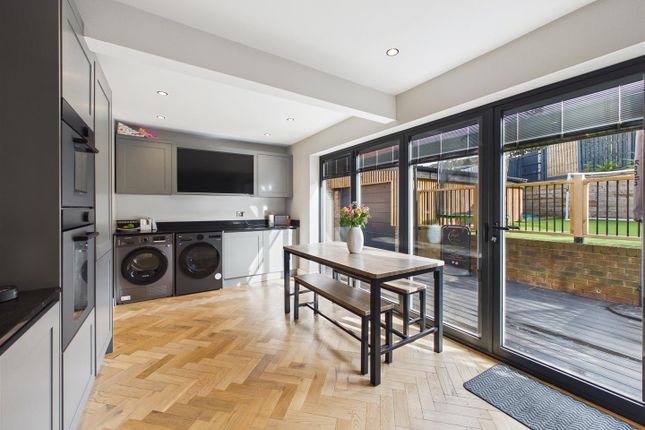 10, Landseer Close, Dronfield photo 3