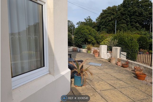 Flat  Leafield, Dawlish Road, Teignmouth photo 3