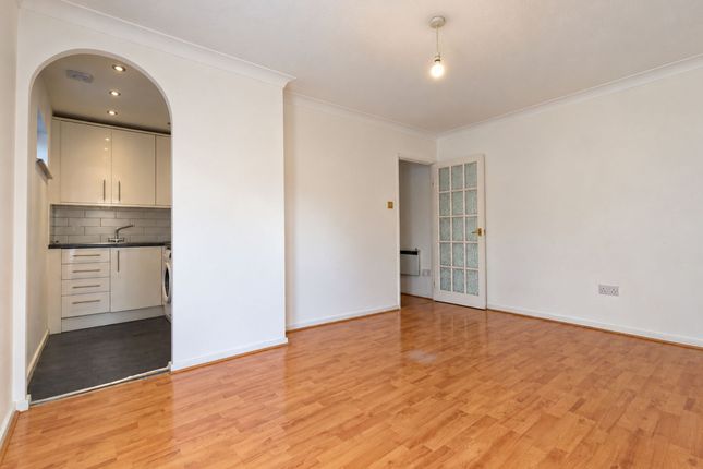 Flat 10, Cornish Court, London photo 3
