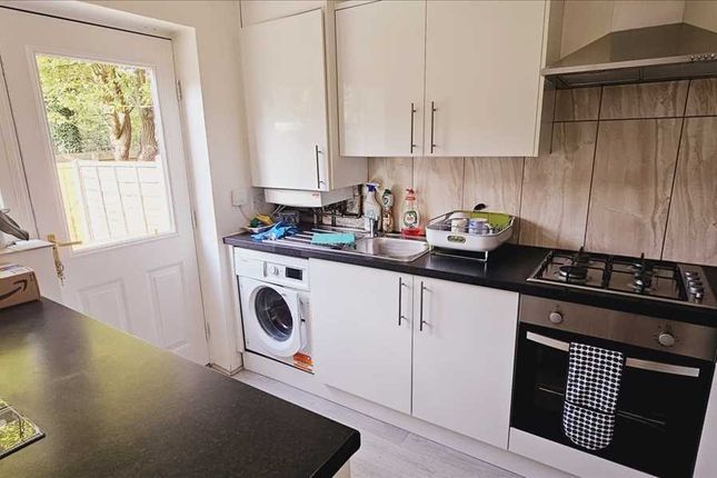 18, Magnolia Gardens, Edgware photo 4