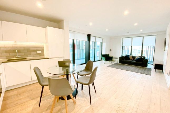 Flat to rent in Marco Polo Tower, 6 Bonnet Street, London