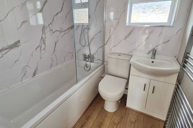 Manor Rise, Burntwood photo 4