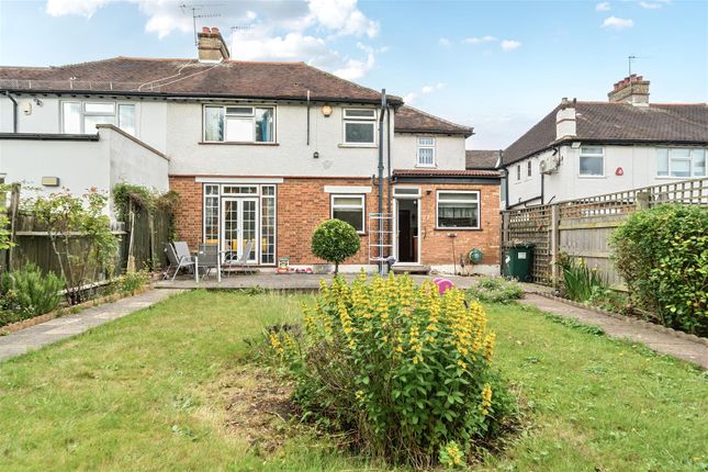 43, Hillside Gardens, Edgware photo 3