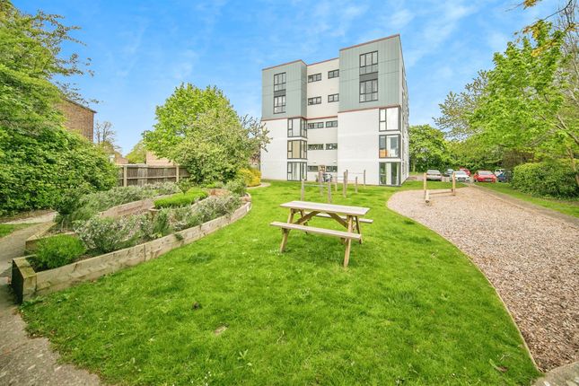 Thumbnail Flat for sale in Berechurch Road, Colchester