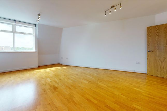 Flat 7, 62/66 Rushey Green, London photo 3