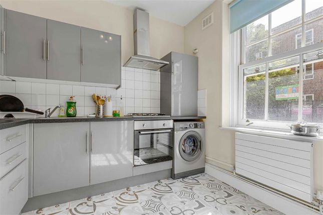 Flat 5, Montfort House, 26, Victoria Park Square, London photo 3