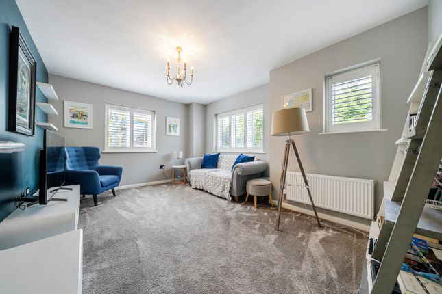 26, Hill View Drive, Welling photo 2