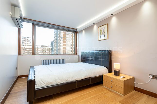 Flat for sale in Quadrangle Tower, Hyde Park