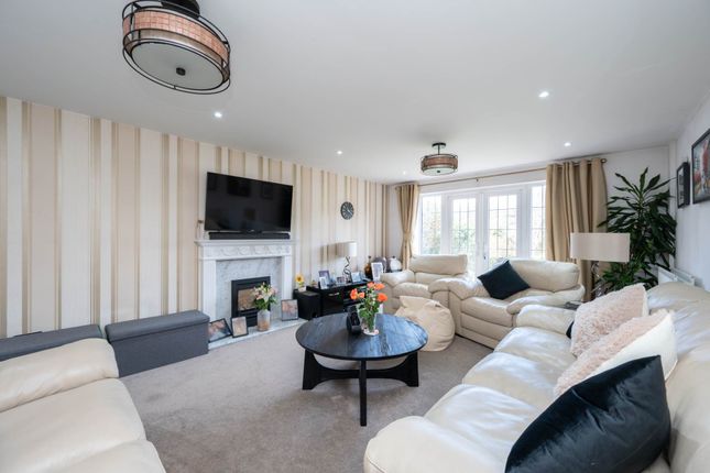 11, Lemmington Way, Horsham photo 3