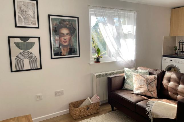 Flat to rent in Conway Road, Hounslow