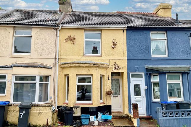 Thumbnail Terraced house for sale in Glenfield Road, Dover