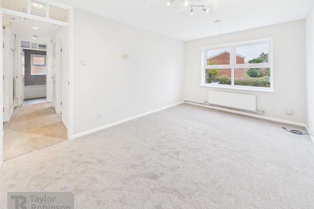 Flat 4, Lumley Court, Brighton Road, Horley photo 4