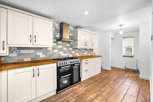 8 Springfield Drive, York photo 3