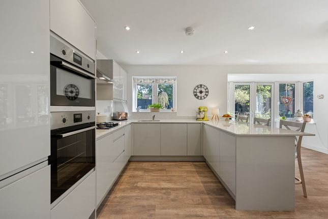 38 Leyscroftes Road, Aldershot photo 4