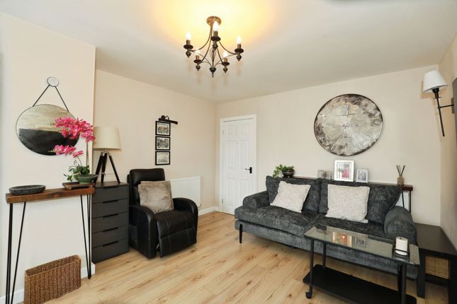 34, Caernarvon Avenue, Cheshire photo 3