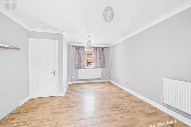 14 Plough Close, Aylesbury photo 2