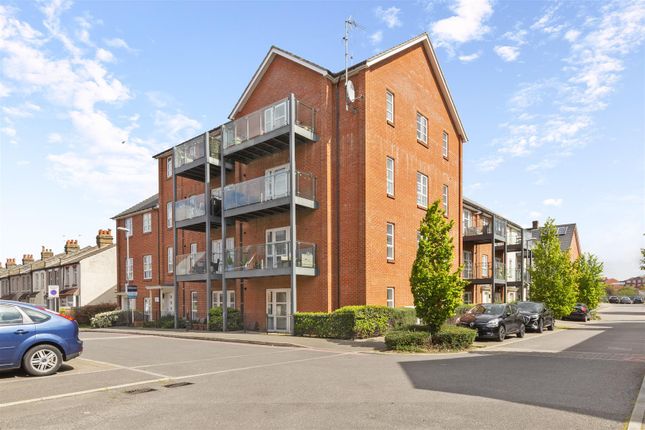 Thumbnail Flat for sale in Seaton Road, Mitcham