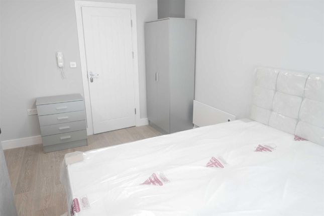 Studio to rent in High Street, West Bromwich