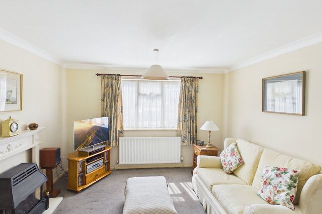 87, Hills Road, Thetford photo 2