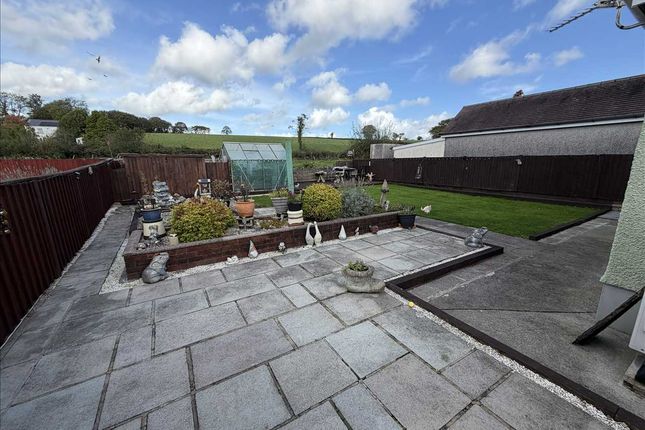 Heol Y Parc, CEFNEITHIN, Llanelli photo 2