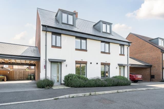 3-bed house on 35, Axtell Way, Weston Turville, £450,000