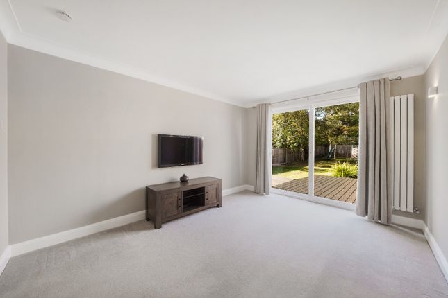 29, East Towers, Pinner photo 3