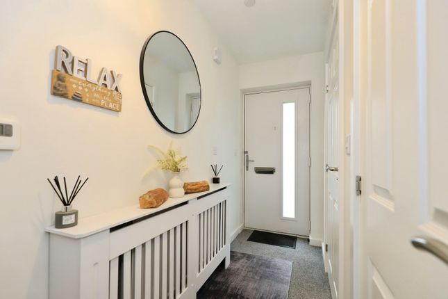 Juniper Avenue, West Midlands photo 3