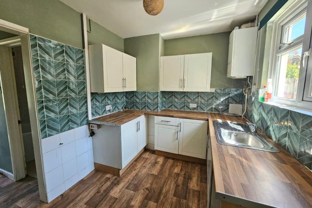 20, First Avenue, Dursley photo 2