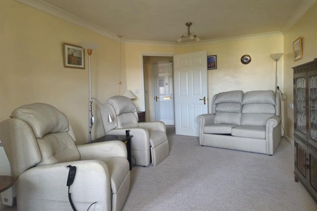 77 Eddington Court, Beach Road, Weston-Super-Mare photo 2