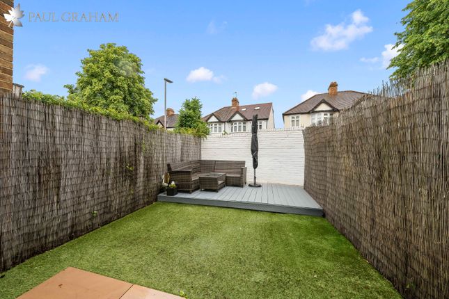210 Waleton Acres, Carew Road, Wallington photo 2
