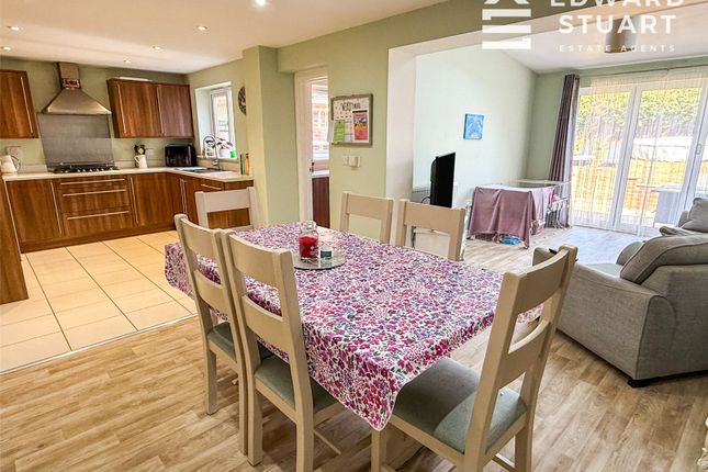 14, Lares Avenue, Cambridgeshire photo 2