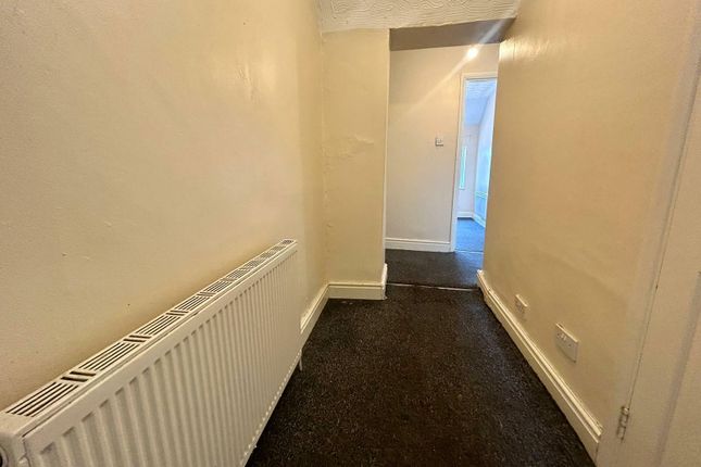Thumbnail Flat to rent in Rutland Avenue, High Wycombe