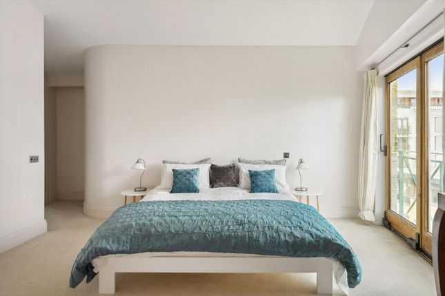 Flat for sale in Pelican Wharf, Wapping Wall, Wapping