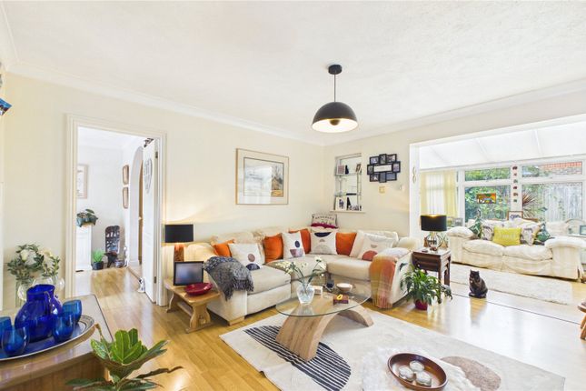 9, Mallards Way, Surrey photo 3