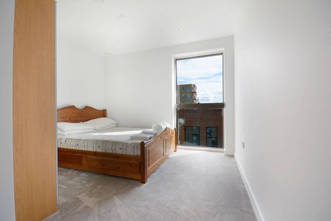Flat to rent in Victory Place, Elephant And Castle, London