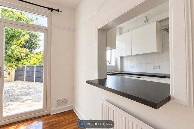 Blackmore Avenue, Southall photo 3