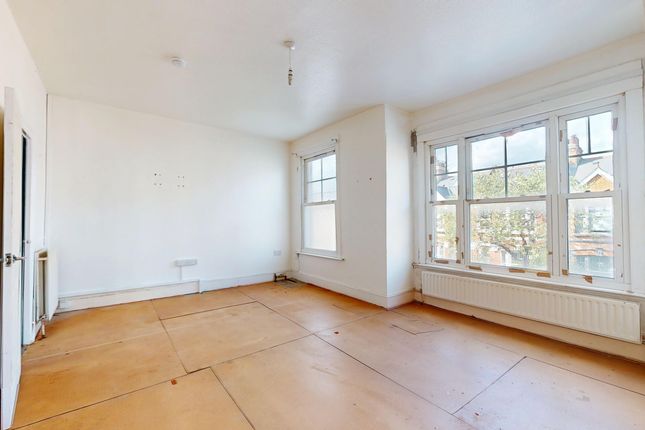 Flat A, 51 Midmoor Road, London photo 2
