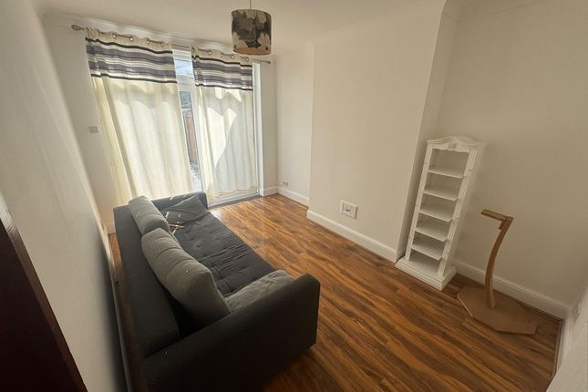 34, Barmouth Road, Croydon photo 3