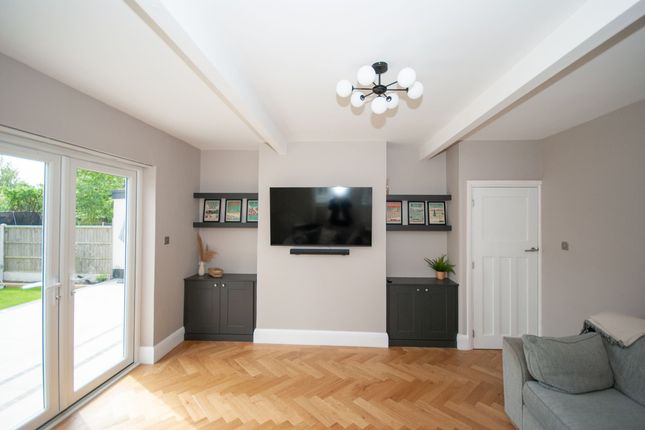 24 Stirling Avenue, Leigh-on-Sea photo 5