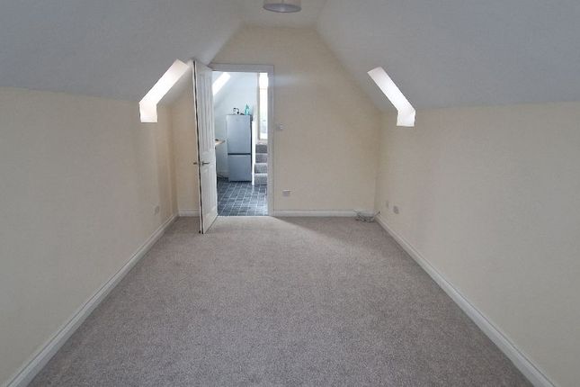 27B Victoria Road, Barnet photo 3