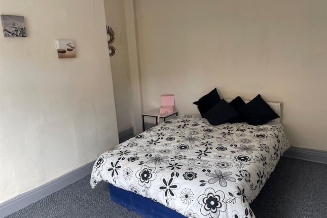 11, Lytham Place, Leeds photo 4