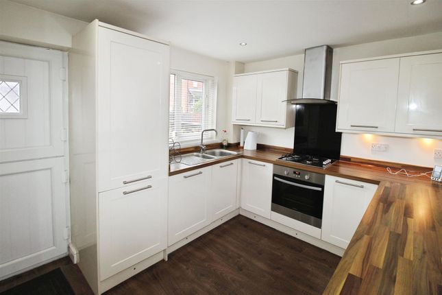 2, Dorian Close, Bradford photo 2