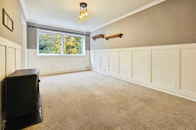 11, Windsor Court, Fleet photo 2