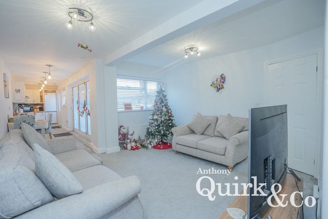 24, Zelham Drive, Canvey Island photo 2
