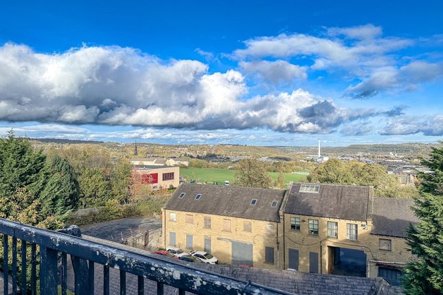 11, Highfields Court, Highfields Road, Huddersfield photo 3