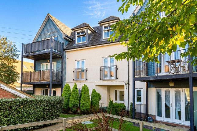 2-bed flat on Tyhurst, Middleton, £90,000